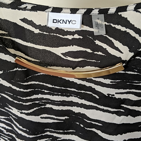 DKNYC Zebra Top - Picture 2 of 4